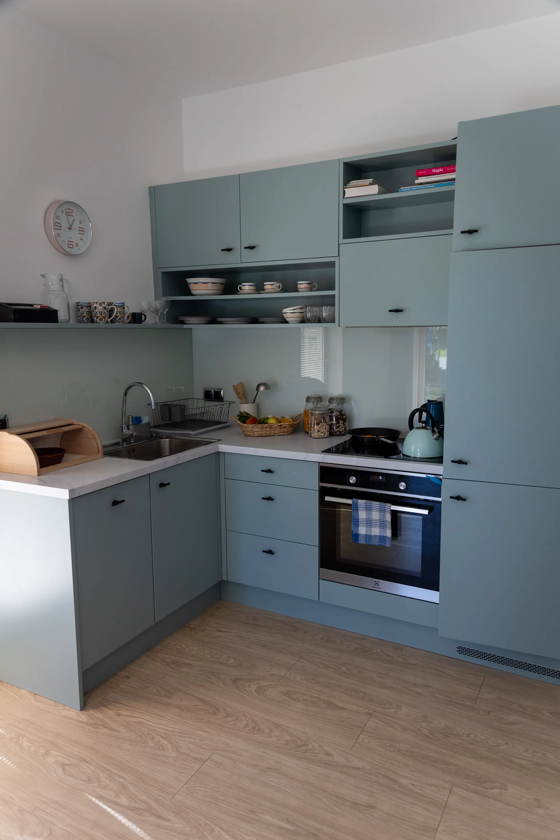 Komfortowo urządzone wnętrze Apartamentu 4 z detalami wyposażenia — Poezja Ciszy Dębki